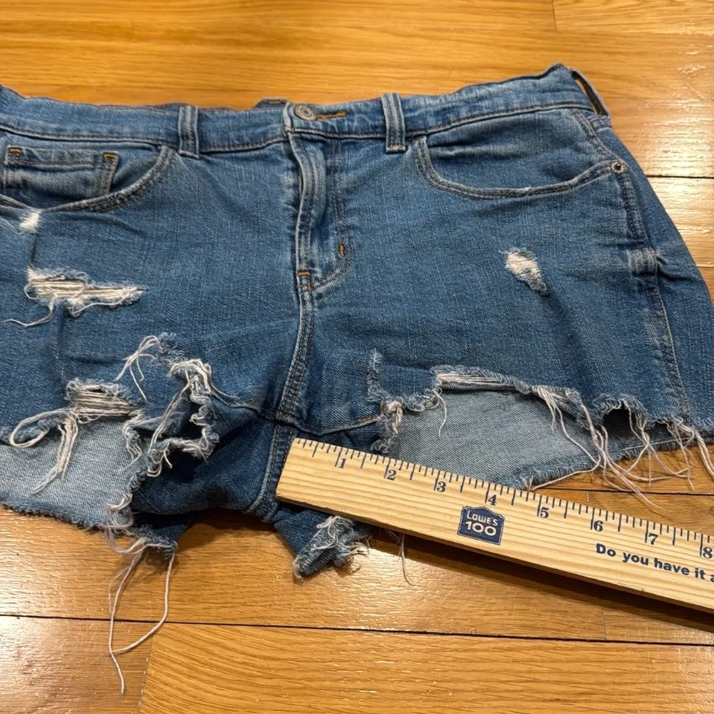 Old Navy Blue Distressed Jean Shorts with Frayed Hem - Image 5