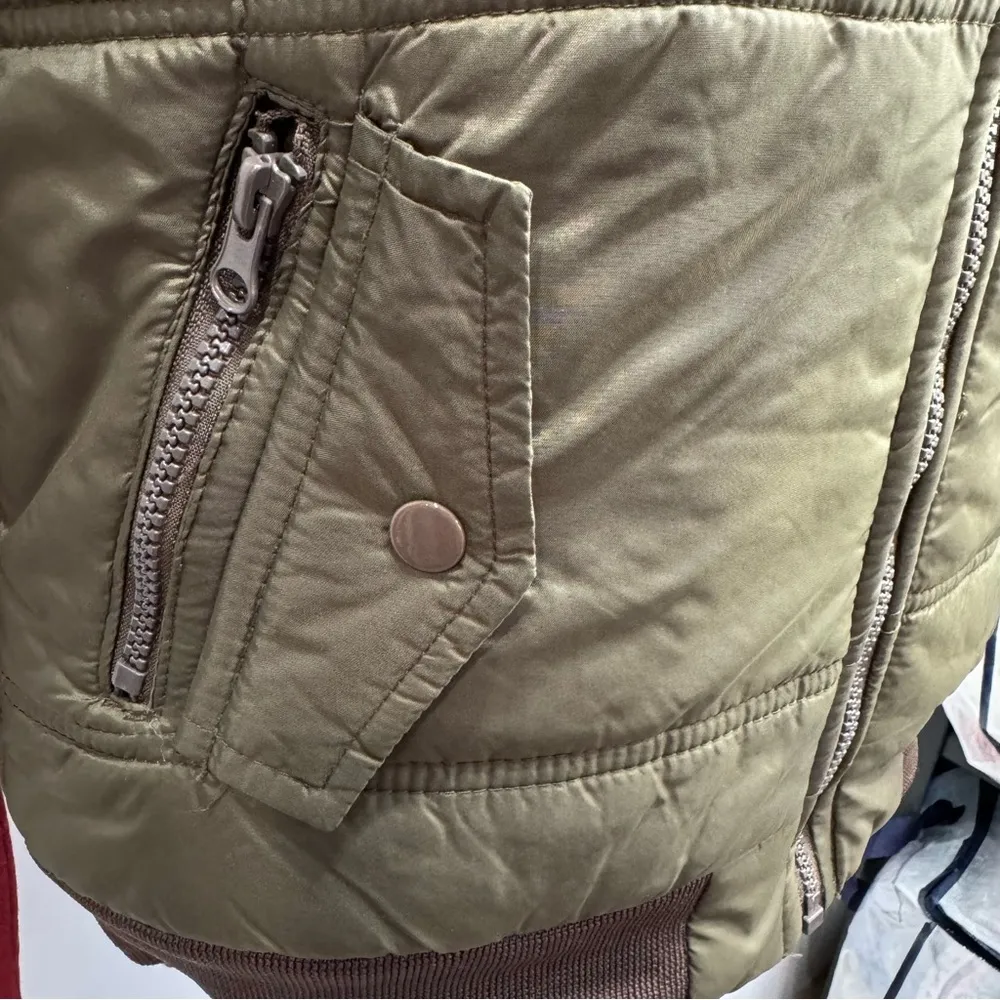 Pennsylvania Embroidered Olive Green Faux Fur Trim Puffer Vest Size Medium - Image 10