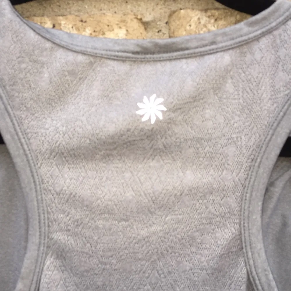 Athleta grey workout tank top size large! - Image 8