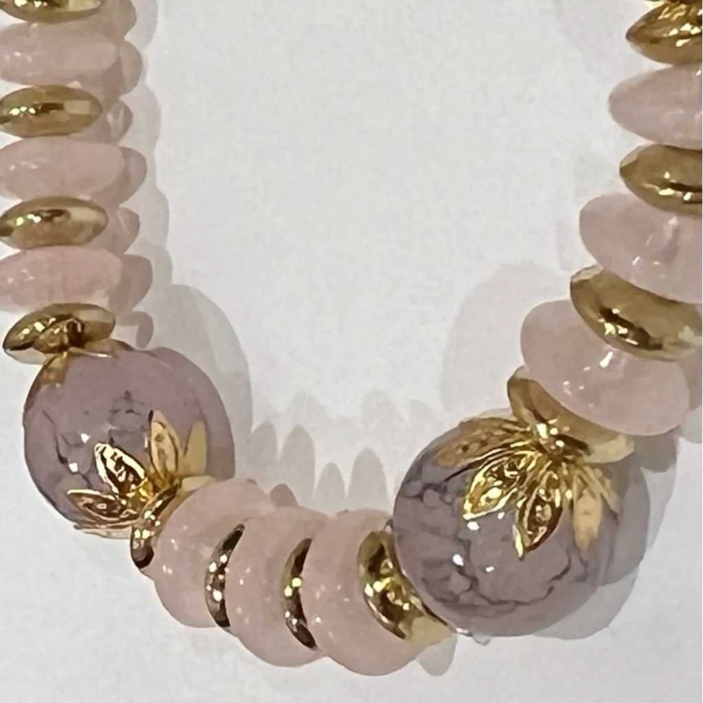 Pink and Purple Marble Beaded Stretch Bracelet with Gold Tone Spacers - Image 3