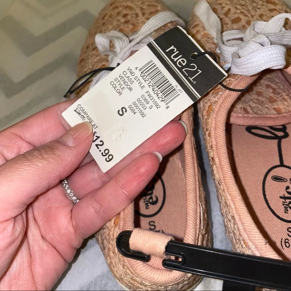 Rue21 Lace Canvas tennis shoes beige size small 6/7 - Image 8