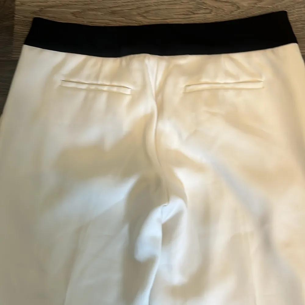 Express Women’s Stylish Off White Pants with Black Waistband Size 6 - Image 10