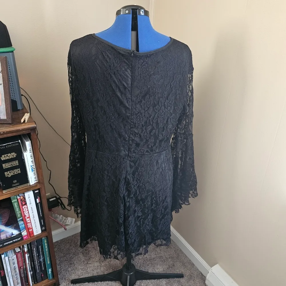 4X Black Lace Long Sleeve Midi Dress with Bell Sleeves - Image 3