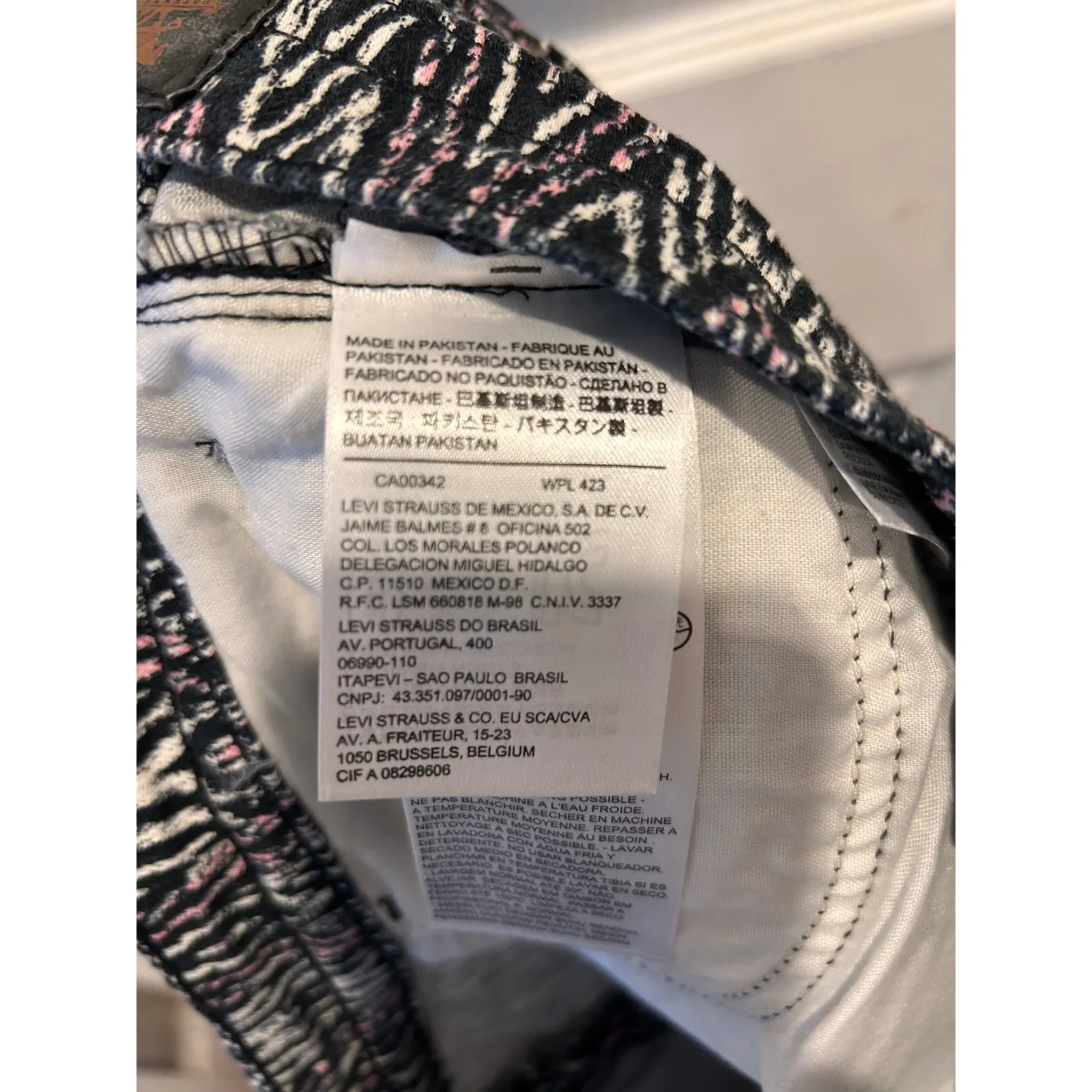 Levi Strauss Mid Rise Ankle Skinny Pants Women Size 16 W33 Geometric Print Black - Image 8