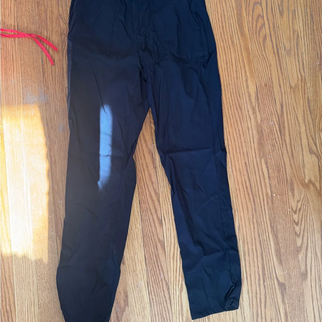 Hurley Trek lightweight pant in size 8/29 women’s straight leg - Image 4