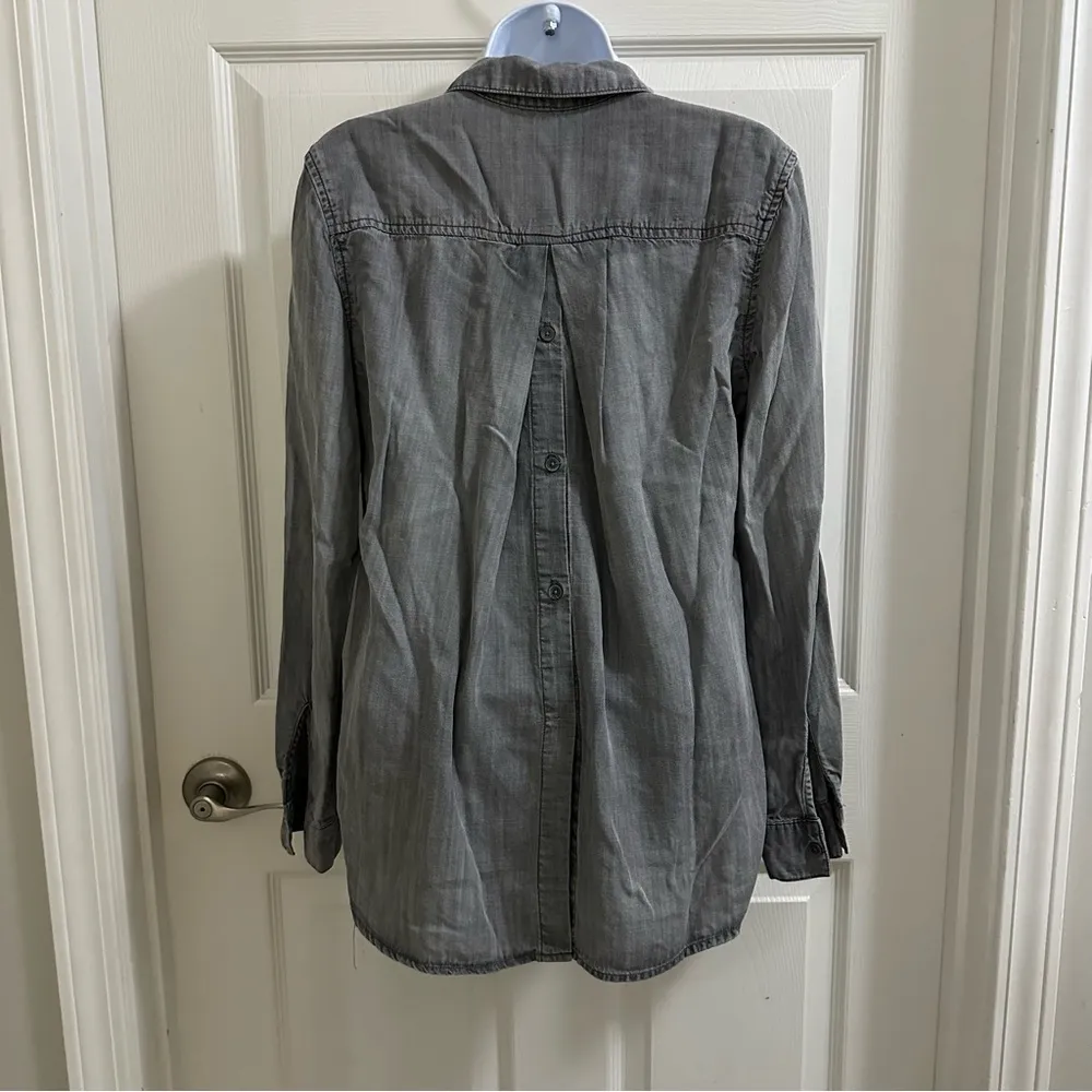 CLOTH & STONE Gray Chambray Split Back Button Down Shirt Women’s Sz Small Anthro - Image 3