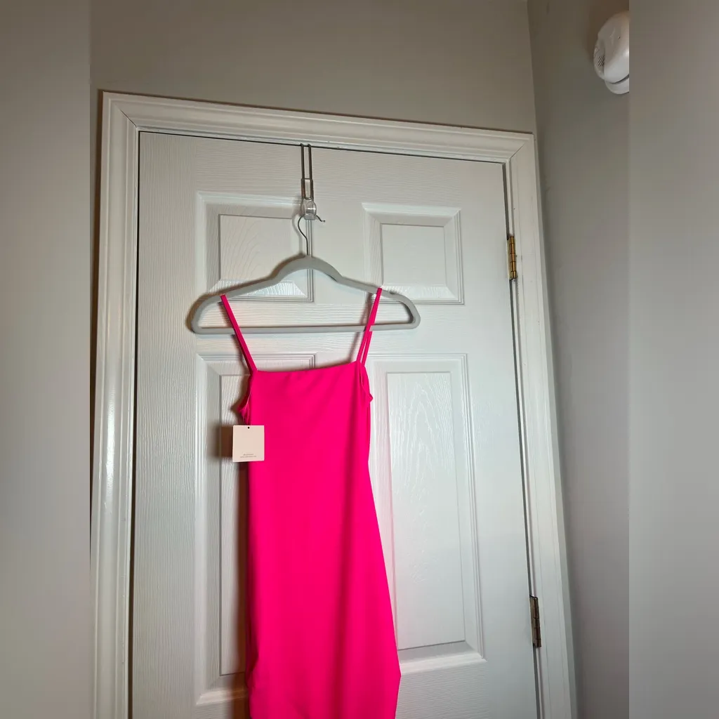 New superdown Yovanna Midi Dress in Hot Pink - Image 5