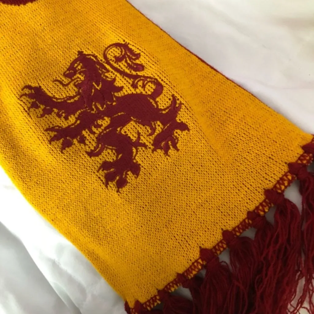 Gryffindor Embroidered Knit Scarf Making of Harry Potter Warner Bros Studio Tour Red - Image 9