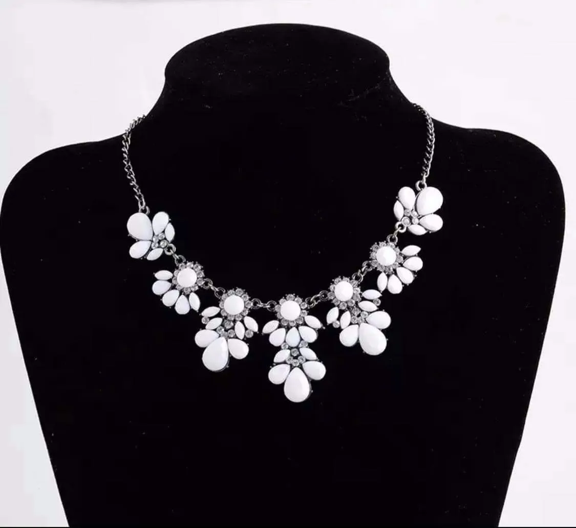 Resin Gems and Rhinestone Summer Style Flowers High Fashion Necklace White - Image 2