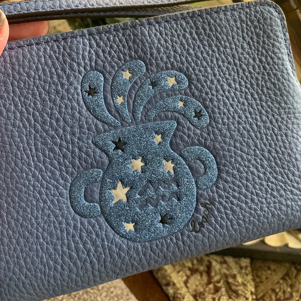 Authentic COACH Pebbled leather zip wristlet with Aquarius print - Image 4