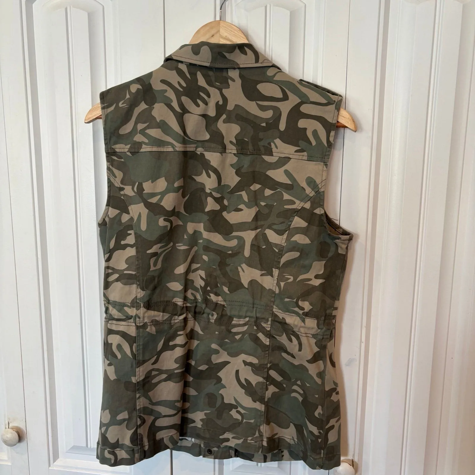 Almost Famous Camo Vest‎ Size Large - Image 2