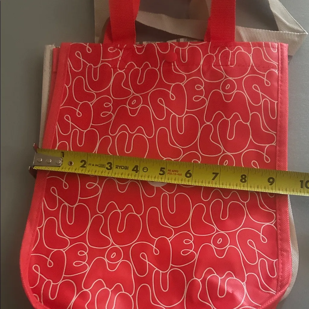 lululemon athletica Beige and Gray Patterned Tote - Image 4