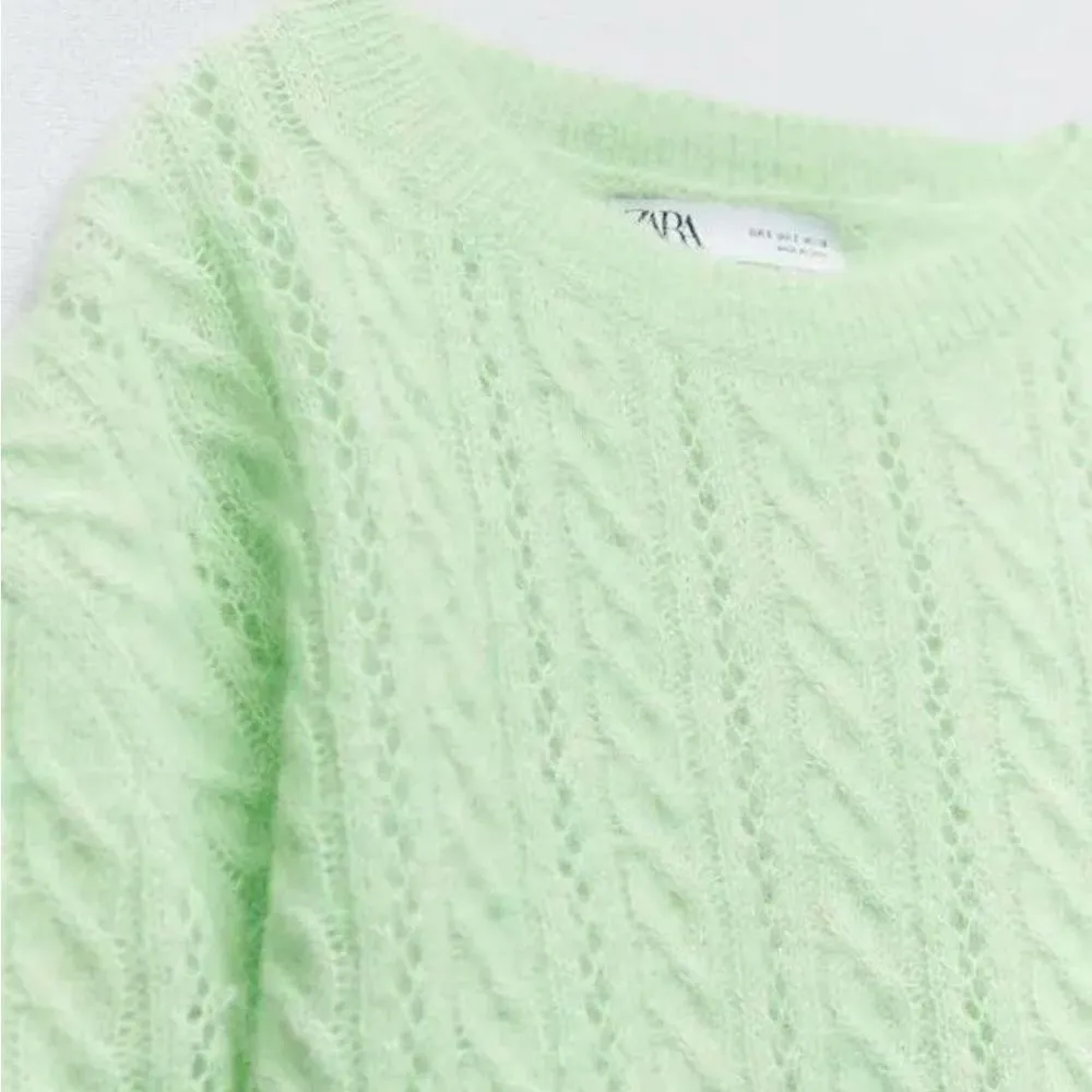 Mint Green Alpaca Wool Blend Cropped Cable Knit Cropped Sweater Size Medium - Image 3