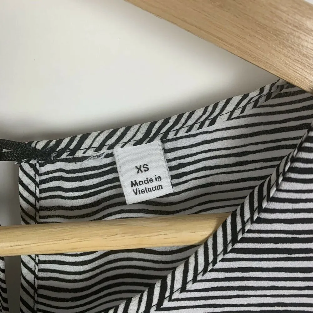 Kohls Womens Size XS Black White Stripe Top - Image 3