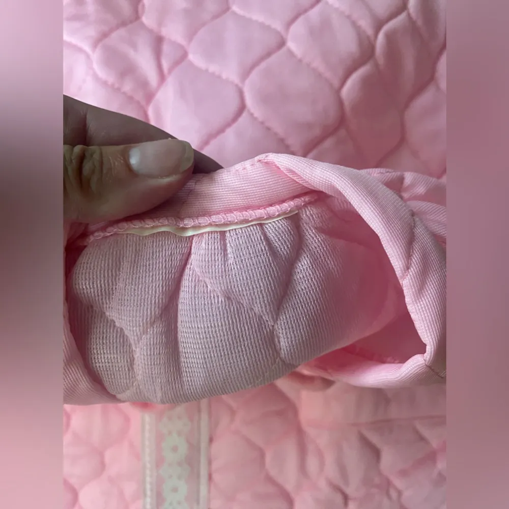 Vintage quilted pink maxi lace trim house coat robe, size small medium - Image 7