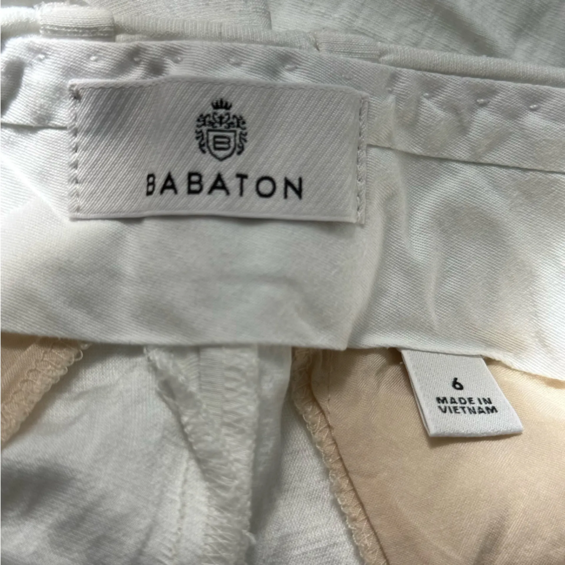 Aritzia Babaton White Linen Blend Shorts - Image 4