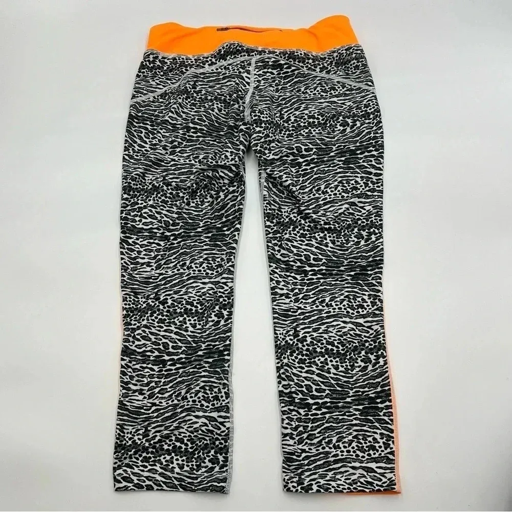 NIKE Women’s M Racer Leopard Print Running‎ Crop Leggings zipper pocket Dri-fit - Image 8
