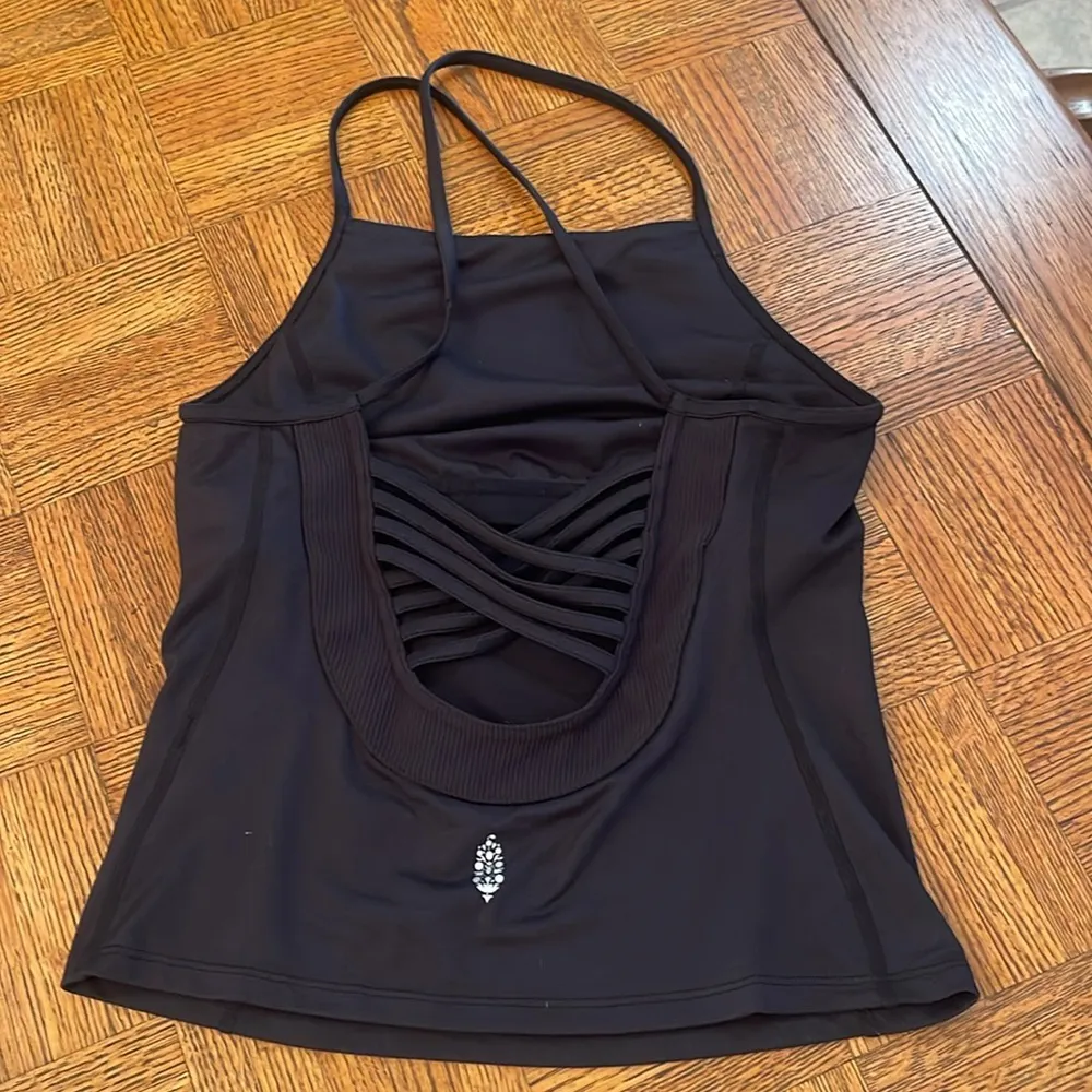 Free people movement sports bra, crop top size extra small - Image 2