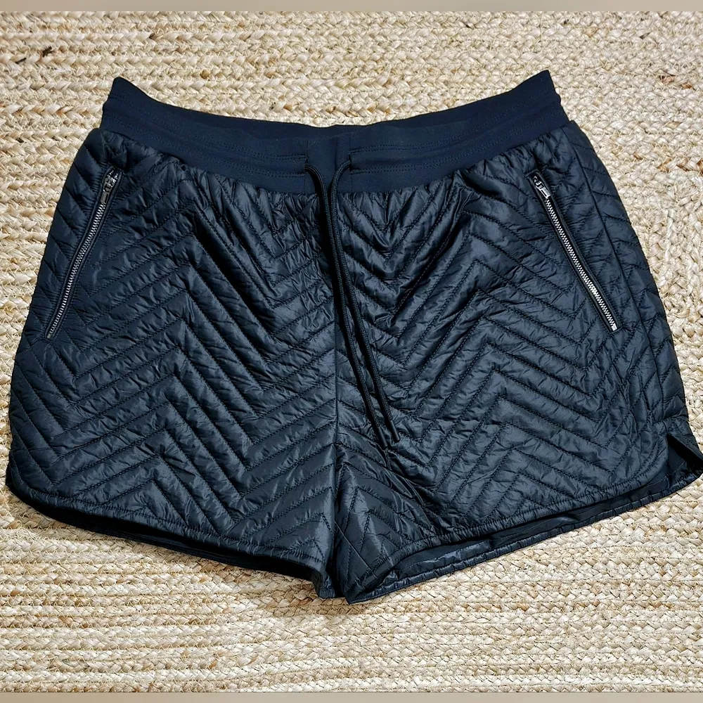 Athleta Solstice Quilted Short Size 10 - Image 4