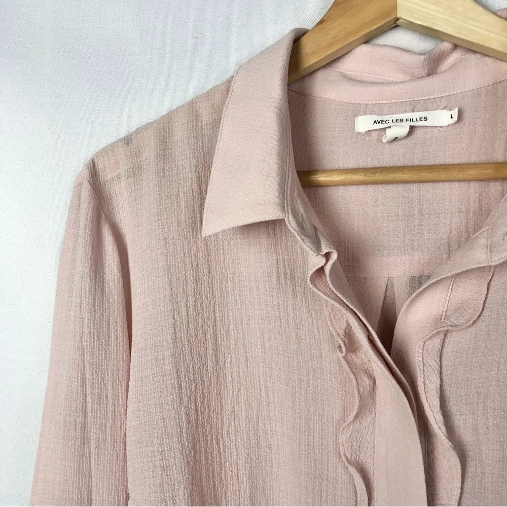Avec Les Filles Light Pink Ruffle Front Long Sleeve Button Down L - Image 3