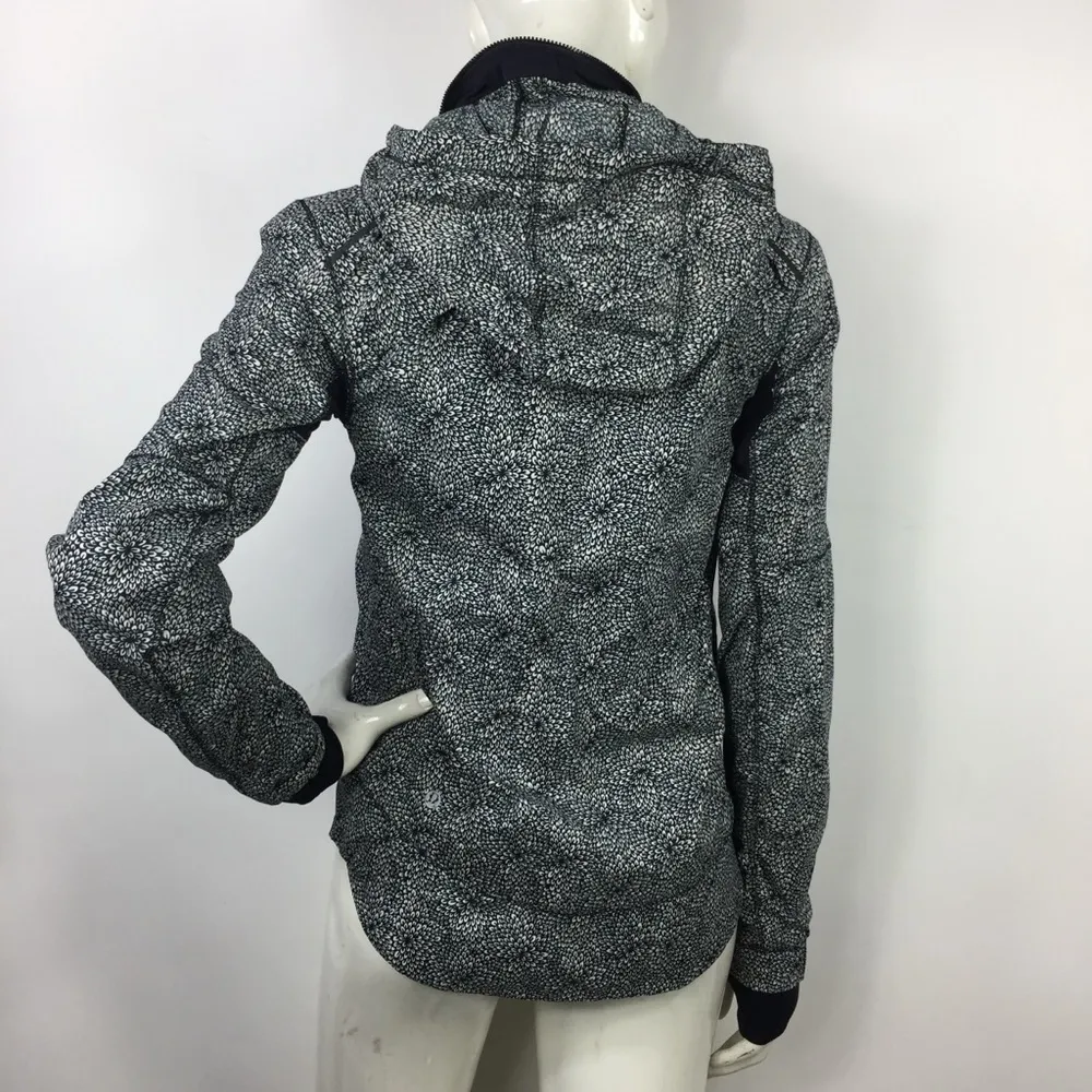 Lululemon Spring Forward Jacket
Plush Petal Black Ghost / Black - Image 14