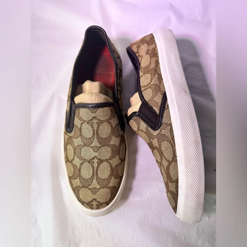 Coach Red and Black Fabric Detail - Image 5