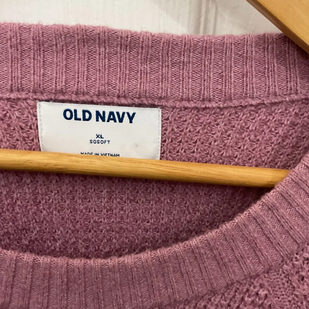 Old Navy Women's Mauve Crew Neck Sweater - Image 3