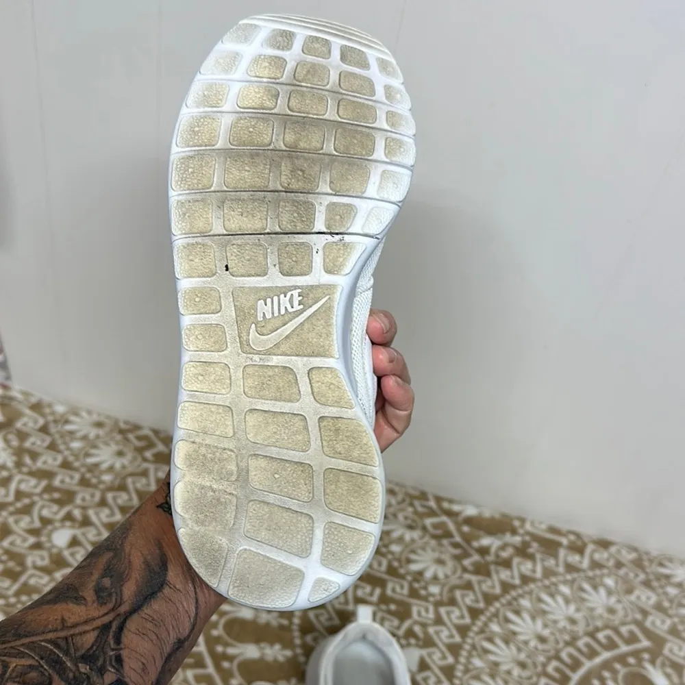 Nike White Athletic Shoes - Image 8