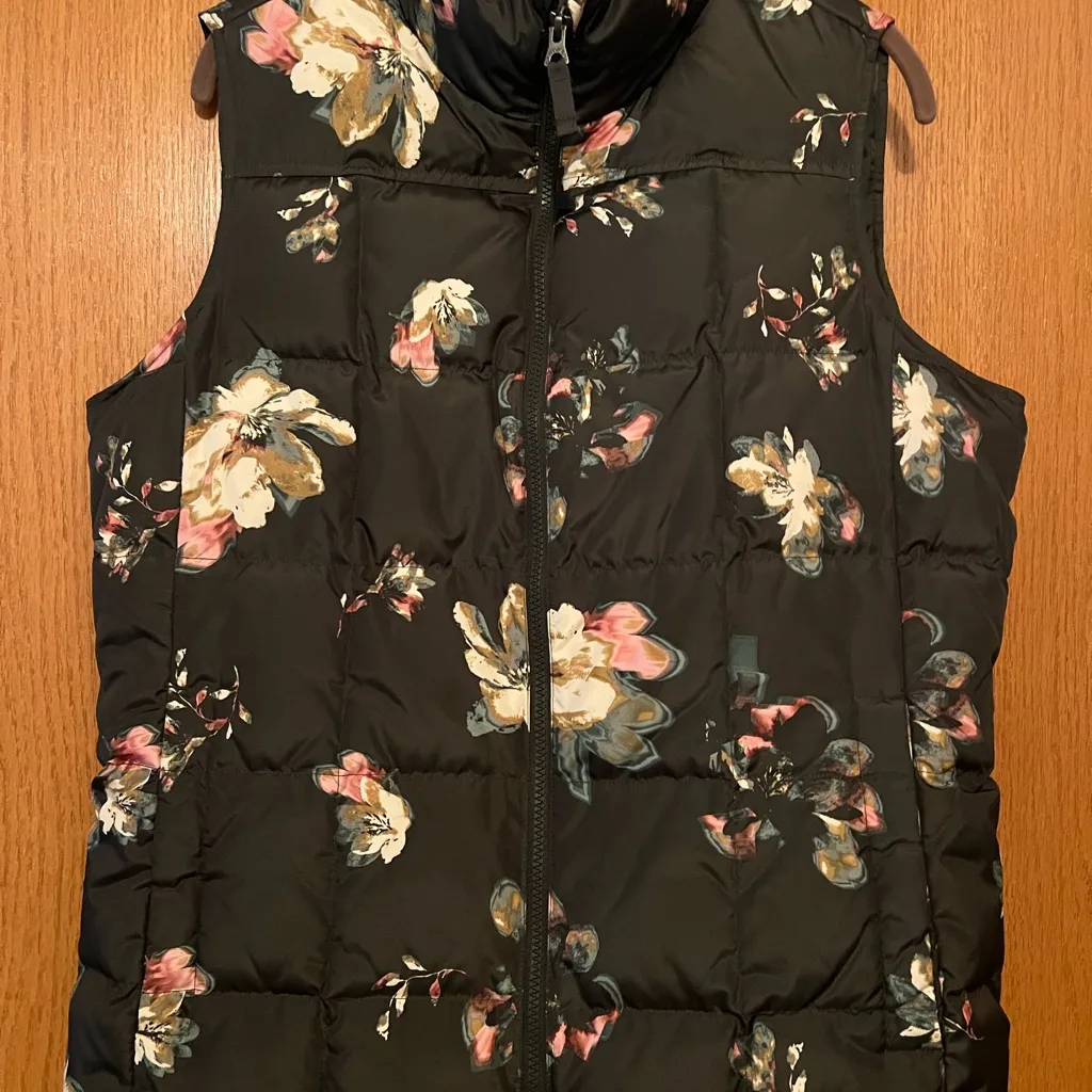 Lands' End olive Floral Vest down filled size medium - Image 2