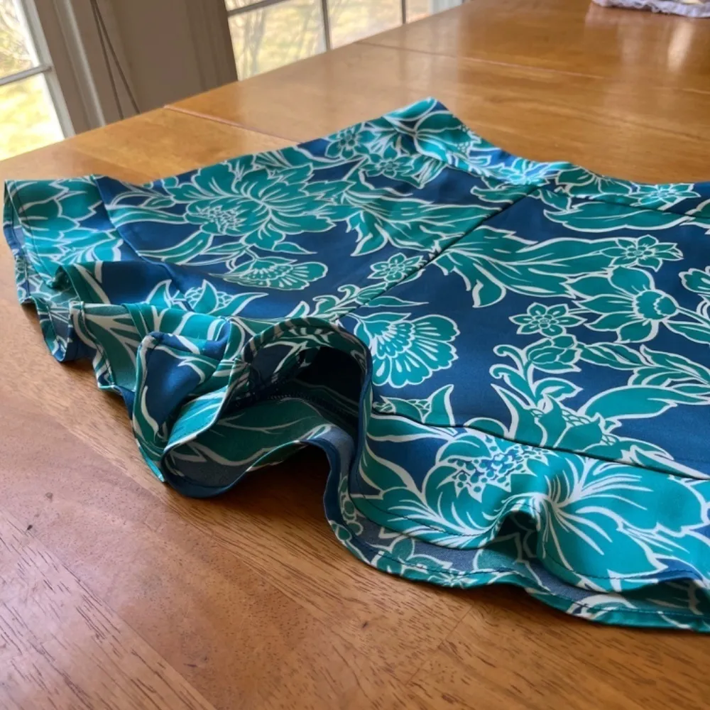 House of Harlow Floral‎ Satin Silk Boho Chic Lounge Casual Shorts Luxury, Size S White - Image 2