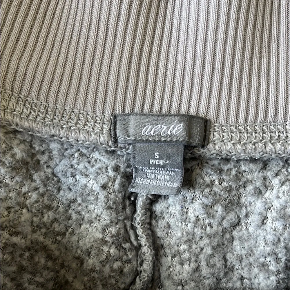Aerie Cozy Gray Sherpa Shorts - Image 4