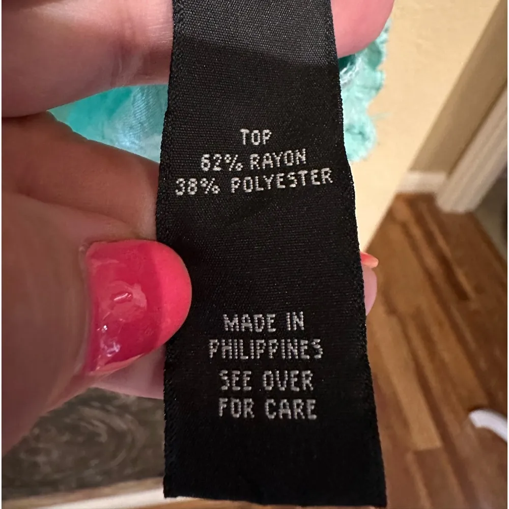 A. Byer cold shoulder top - Image 4