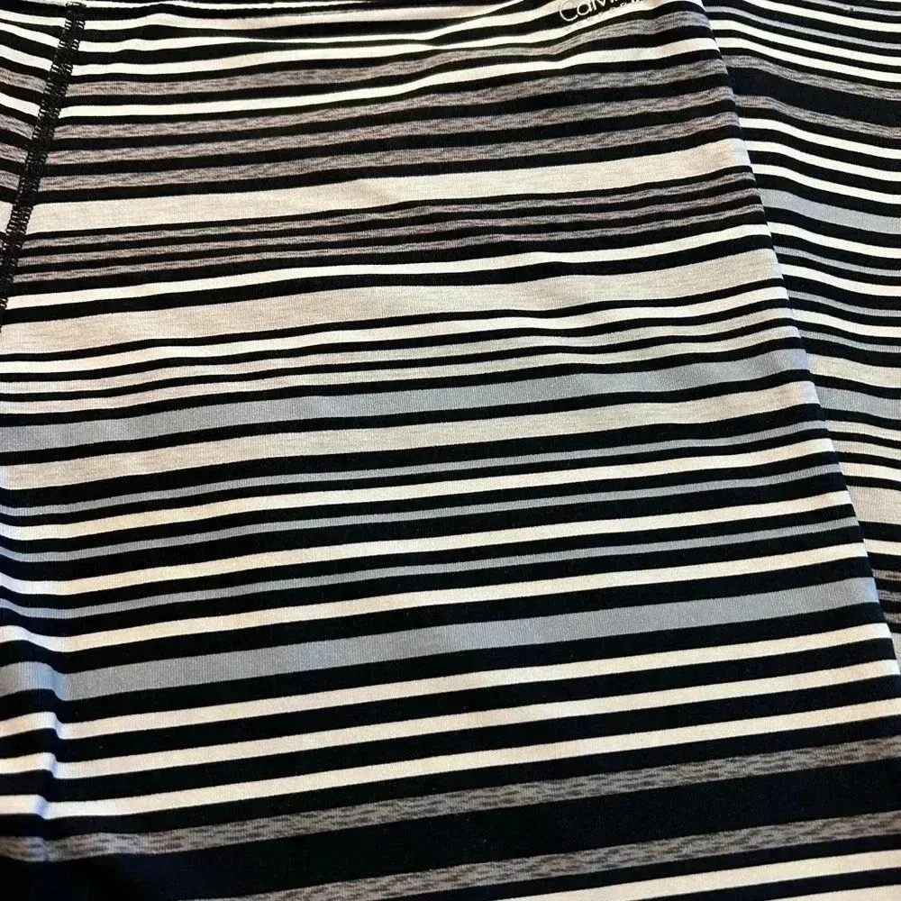 Calvin Klein large athletic leggings - Image 4