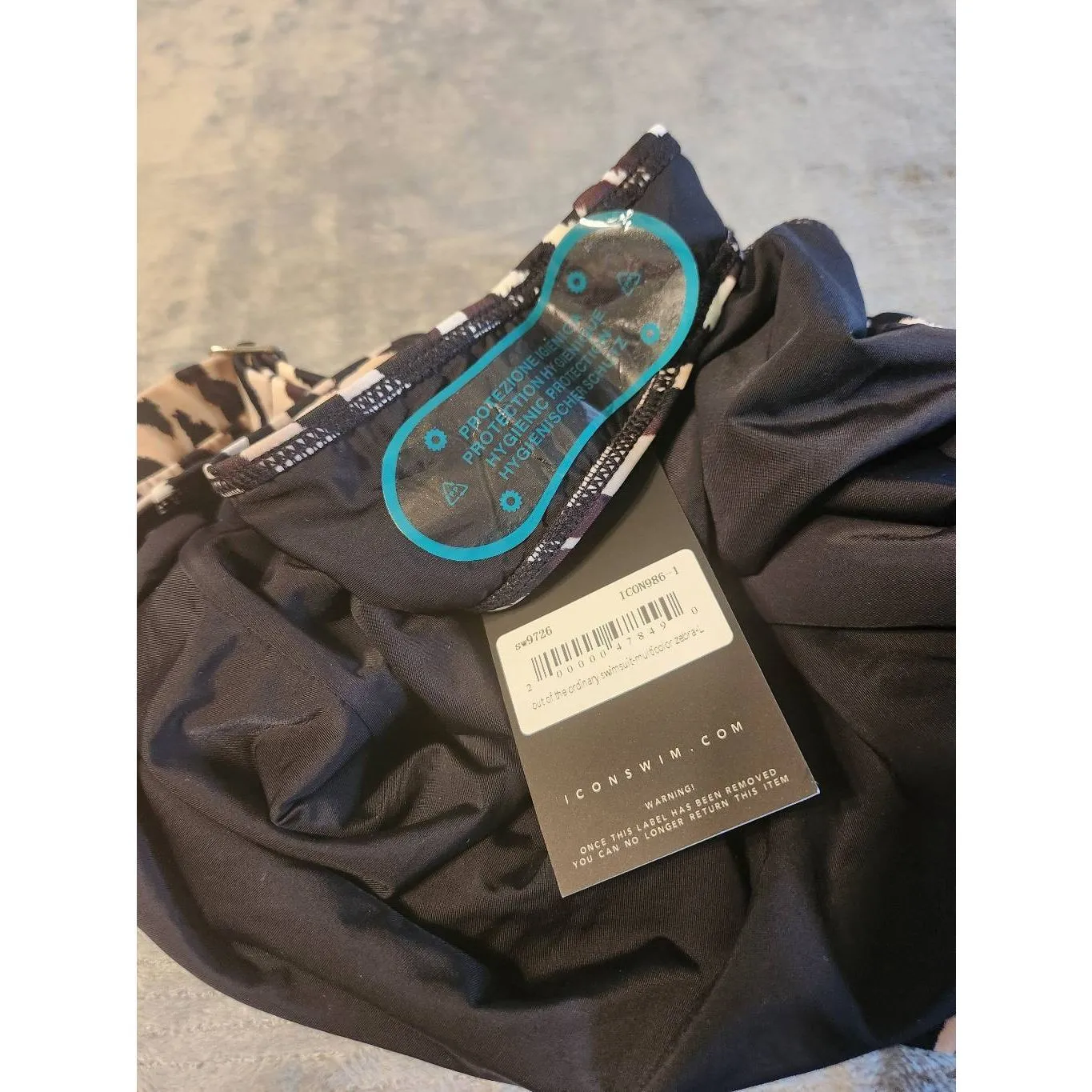 NWT ICON Swim size L Out Of The Ordinary Zebra Stripe One - Image 4