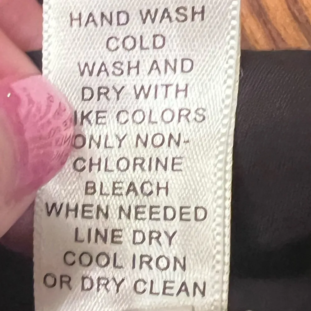 Banana Republic Black Embroidered Sleeveless V-Neck Silk Blouse Tunic Top Size 4 - Image 11