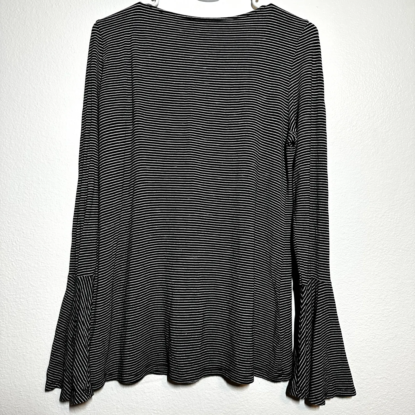 American Eagle Soft & Sexy Blouse Bell Sleeve Ladder V-Neck Stripe Black White M - Image 10