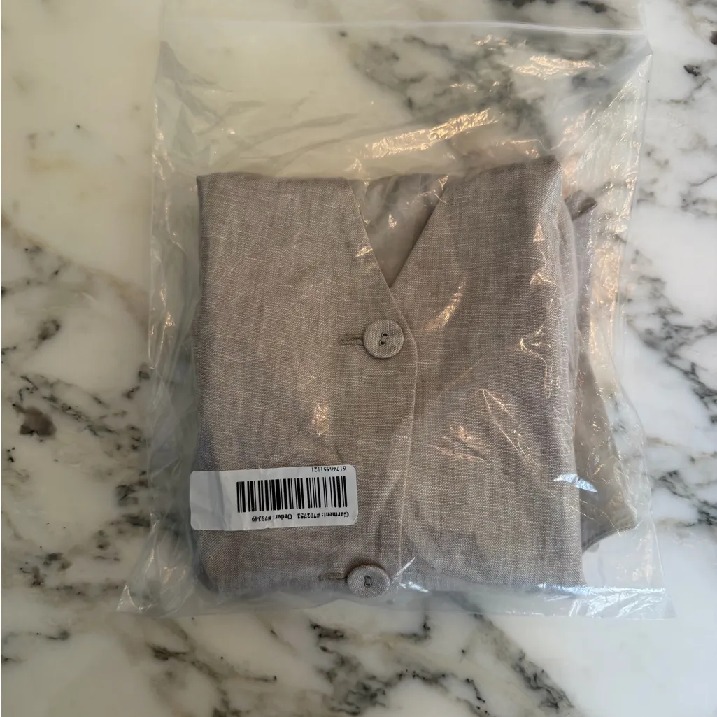 NWT Quince 100% Linen Vest, Flax Sz M missing button - Image 8