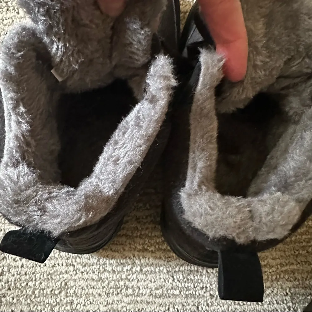 Women’s Outdoor Black Boots Size 8 - Image 10