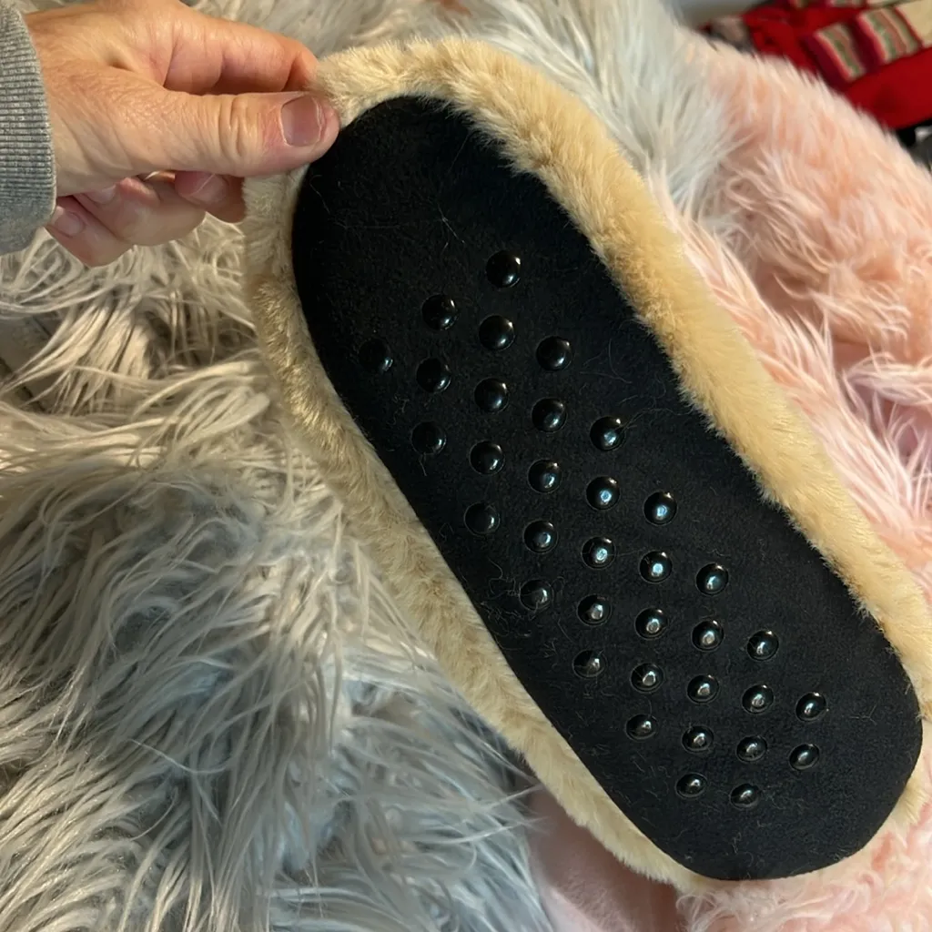 Fuzzy Babba Bear Slippers Light Tan Sherpa Lined Womens fits 7 7.5 8 8.5 9 9.5 - Image 6