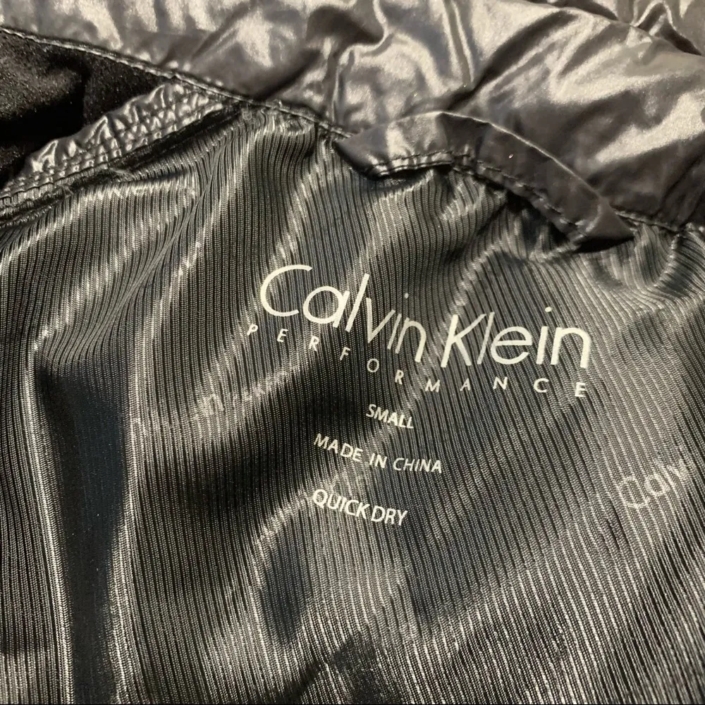 Calvin Klein  Black Down Performance puffer Jacket small - Image 3