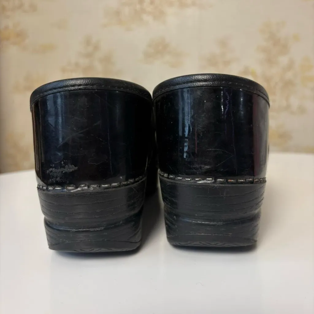 Dansko Professional black patent leather clogs size 38 EU - Image 6