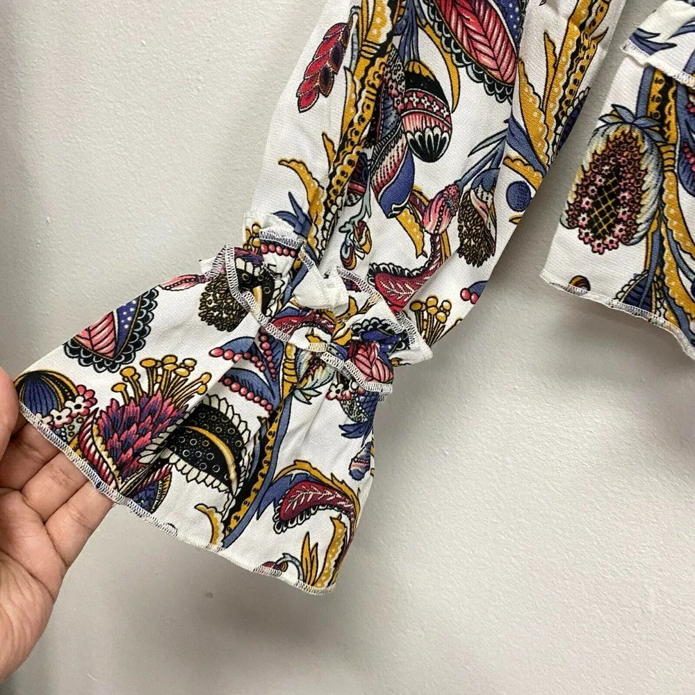 fanco women's vneck floral long sleeve tie front Crop top size small bell Sleeve - Image 3