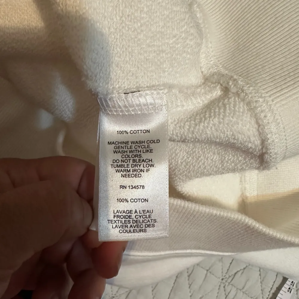 Vineyard Vines Women's White Cap Shep
Quarter-Zip Pullover no sign of wear - Image 7