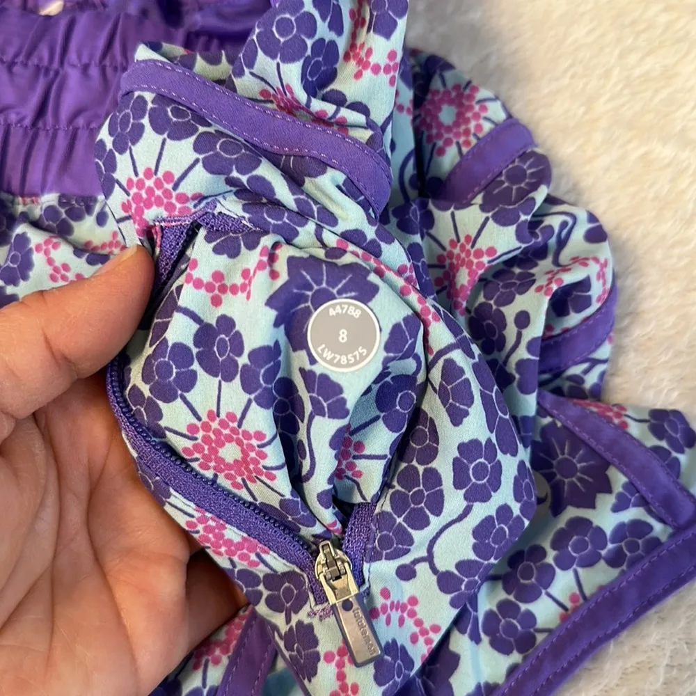Lululemon Tracker Shorts Size 8 Purple Flower Pattern - Image 4
