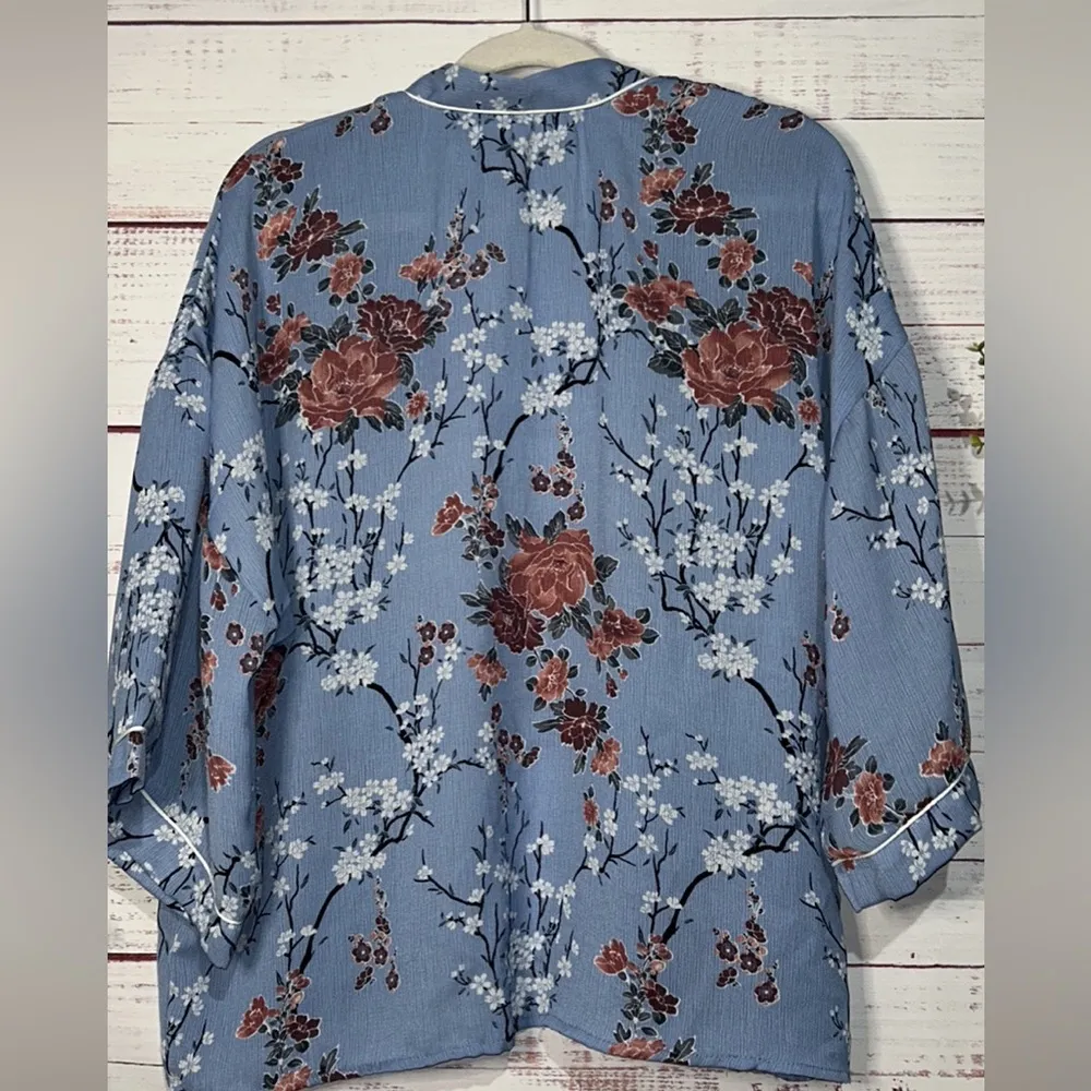 Floral Pattern Kimono Top Size M - Image 3
