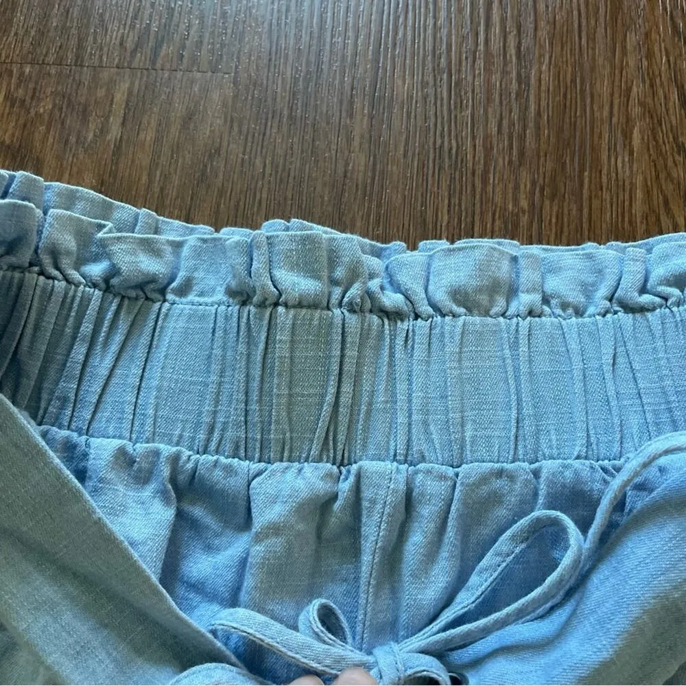 BNWT! C’EST TOI Pull on Denim Chambray Shorts with Lace Up Accent Size L - Image 6