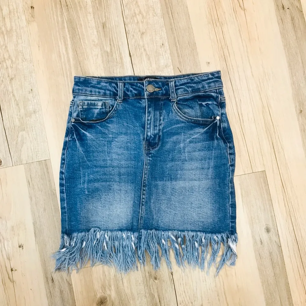 Black label fringe denim mini skirt sz small - Image 5
