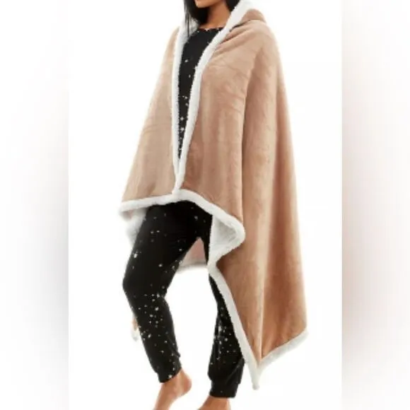 Hooded Sherpa Throw Poncho‎ - Image 2