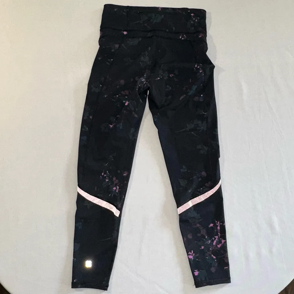 Sweaty Betty • The Zero Gravity Black Floral Leggings Reflective Stripes Size Sm - Image 4