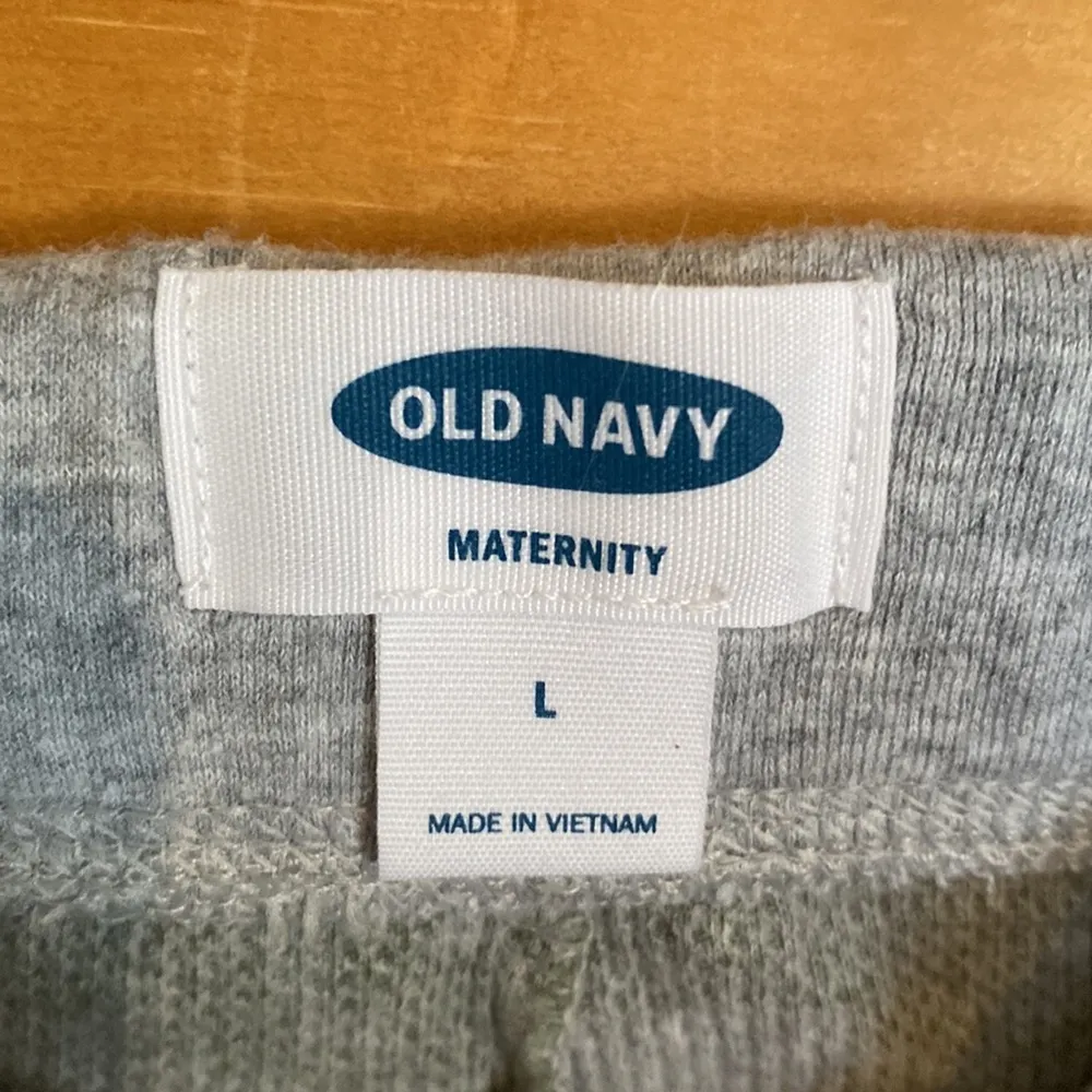 Old navy maternity camo thermal roll over leggings - Image 3